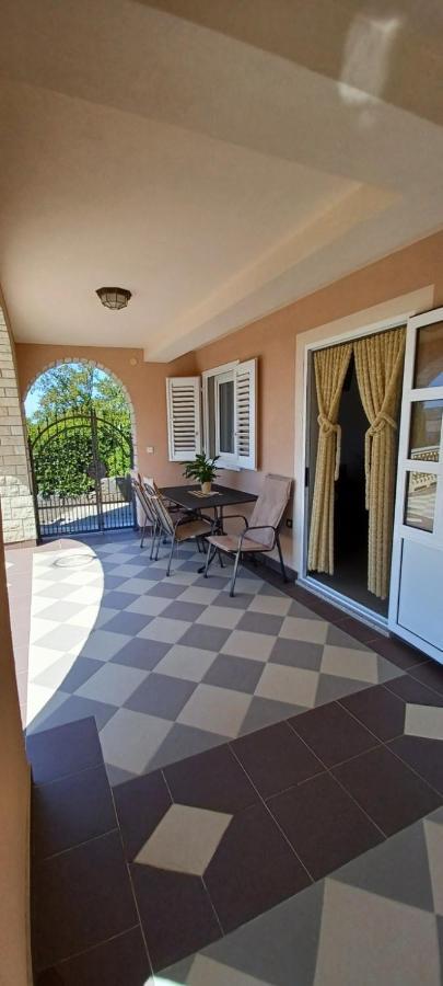 Apartmani Nizic Jadranovo Εξωτερικό φωτογραφία
