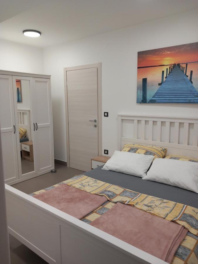 Apartmani Nizic Jadranovo Εξωτερικό φωτογραφία